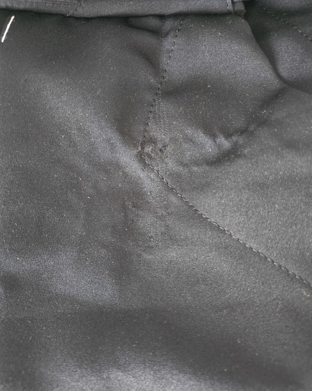 Détail du défaut esthétique sur le hakama