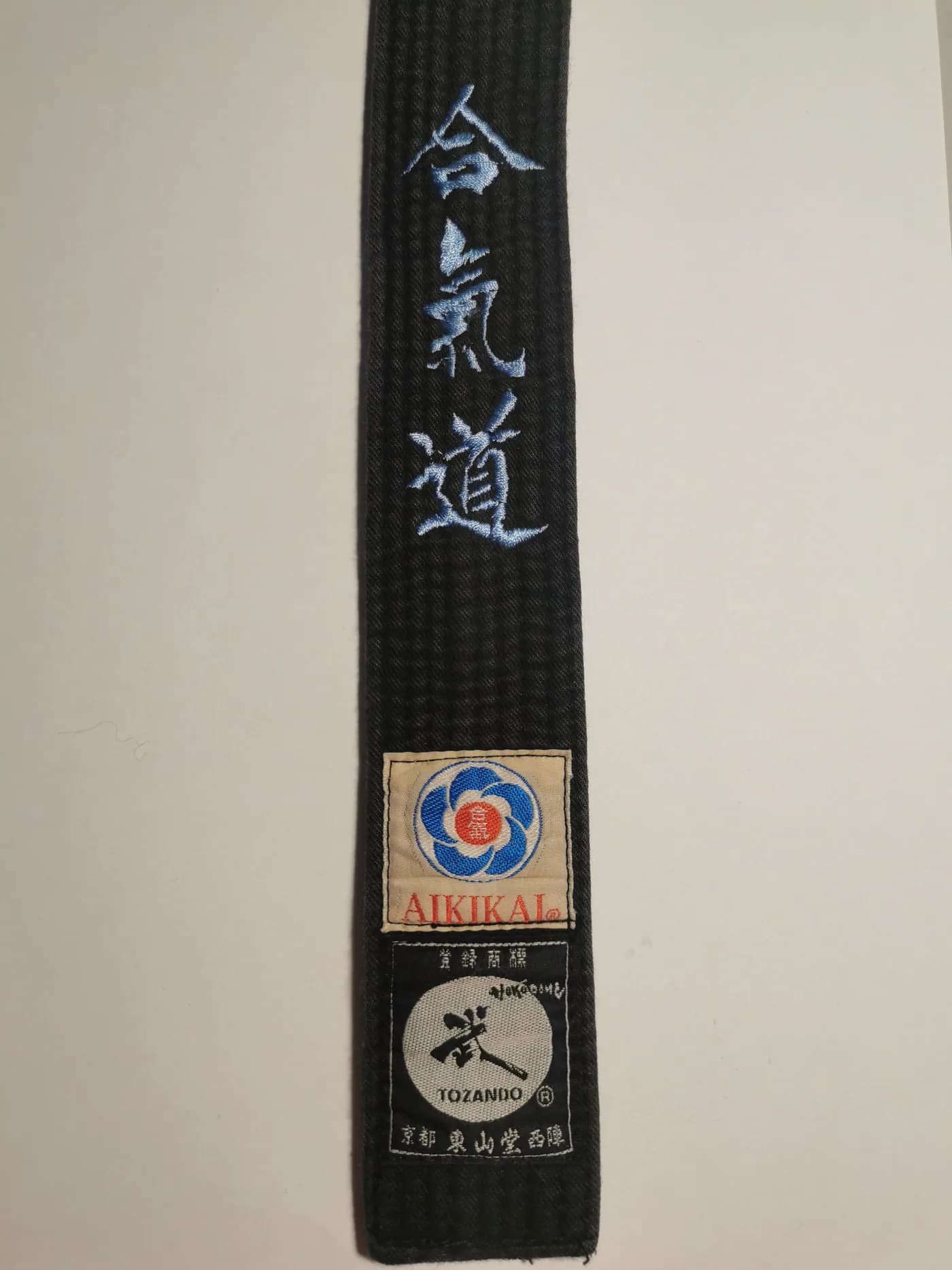 Broderie de kanji sur ceinture noire